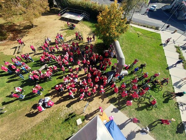 [RETOUR EN IMAGES : CRAPONNE-EN-ROSE 🎗️👚]